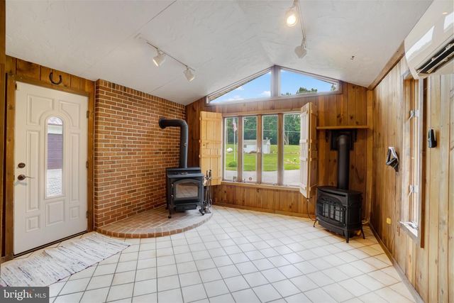 315 700 RD, New Oxford, PA 17350