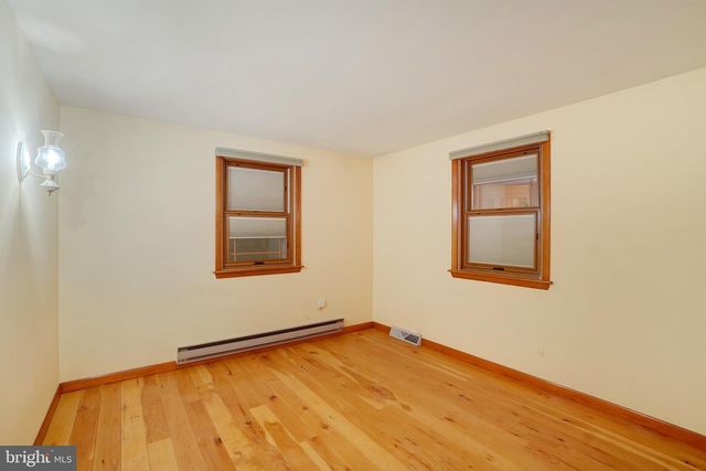315 700 RD, New Oxford, PA 17350
