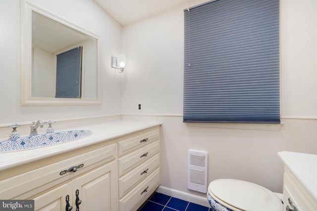 315 700 RD, New Oxford, PA 17350
