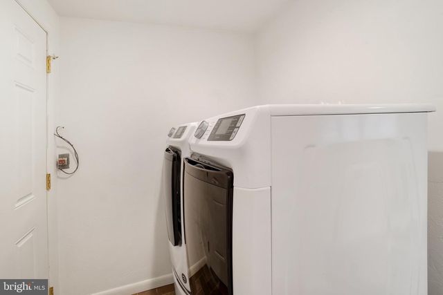315 700 RD, New Oxford, PA 17350