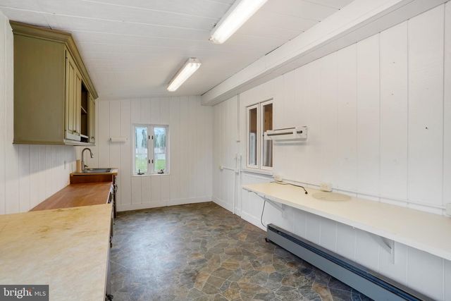 315 700 RD, New Oxford, PA 17350