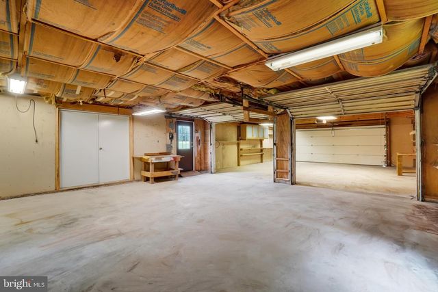 315 700 RD, New Oxford, PA 17350