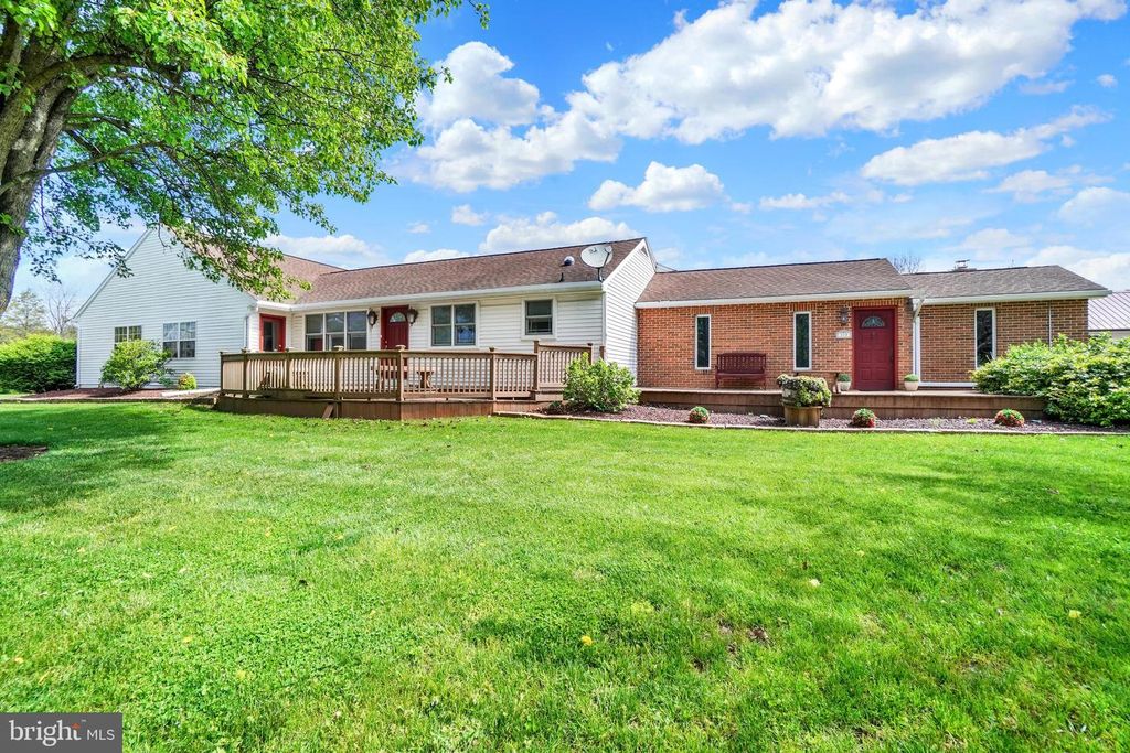 315 700 RD, New Oxford, PA 17350