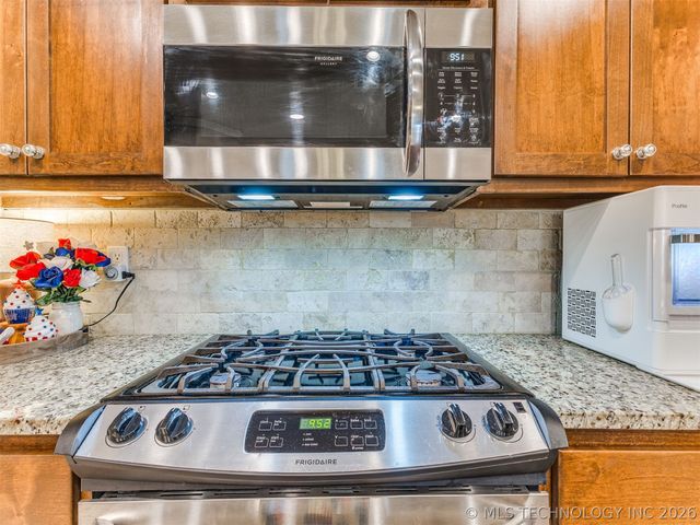 13500 S Poplar Street, Glenpool, OK 74033