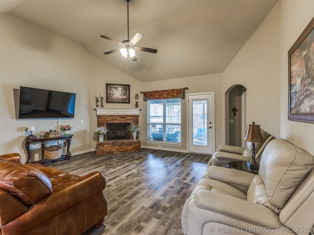 13500 S Poplar Street, Glenpool, OK 74033