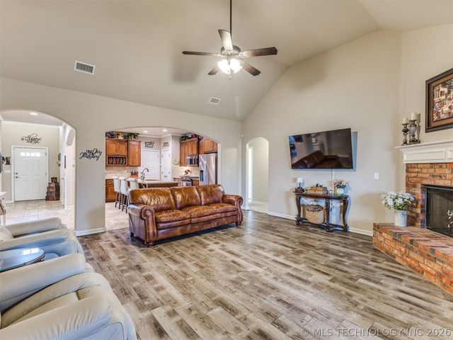 13500 S Poplar Street, Glenpool, OK 74033