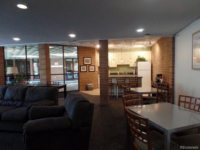 2880 S Locust St 303S, Denver, CO 80222