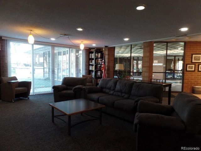 2880 S Locust St 303S, Denver, CO 80222