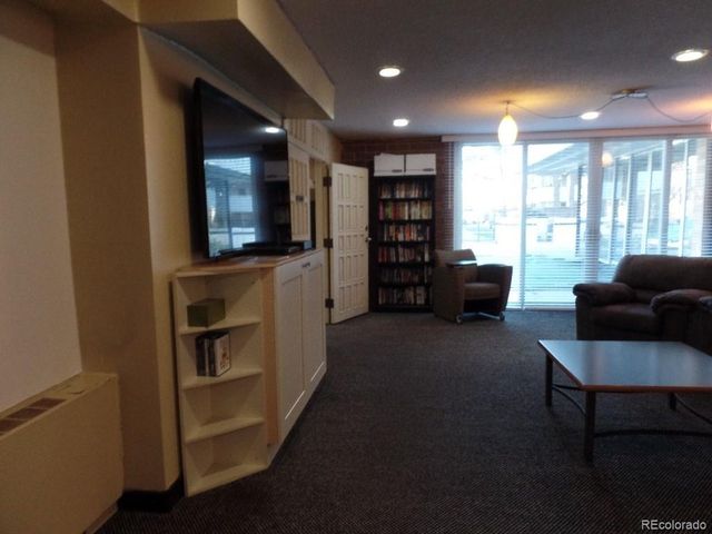 2880 S Locust St 303S, Denver, CO 80222