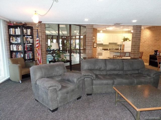 2880 S Locust St 303S, Denver, CO 80222