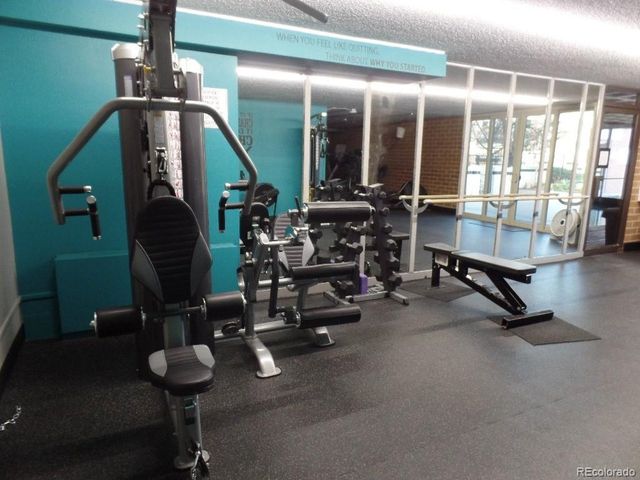 2880 S Locust St 303S, Denver, CO 80222