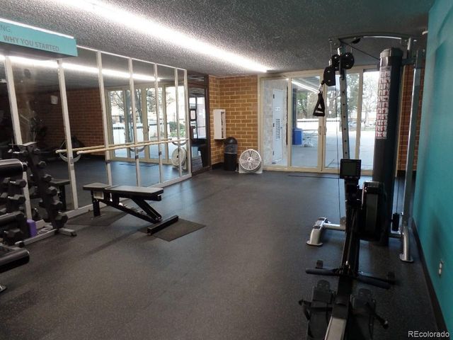 2880 S Locust St 303S, Denver, CO 80222