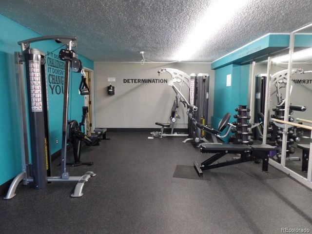 2880 S Locust St 303S, Denver, CO 80222