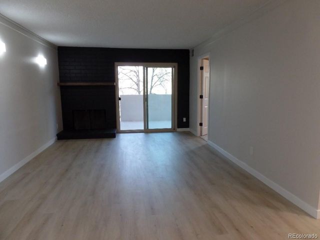 2880 S Locust St 303S, Denver, CO 80222