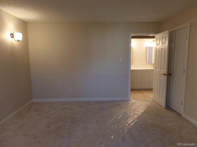 2880 S Locust St 303S, Denver, CO 80222