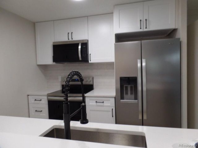 2880 S Locust St 303S, Denver, CO 80222