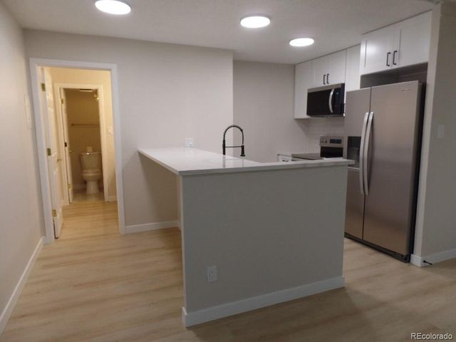 2880 S Locust St 303S, Denver, CO 80222