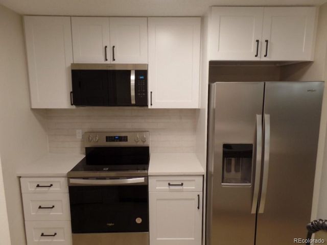 2880 S Locust St 303S, Denver, CO 80222