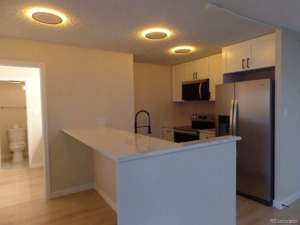 2880 S Locust St 303S, Denver, CO 80222