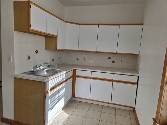 5 Massasoit Rd 2, Worcester, MA 01604