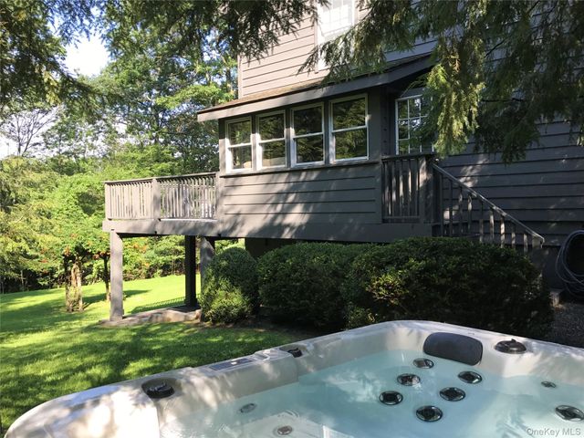 21 BRIARWOOD Lane, Millerton, NY 12546