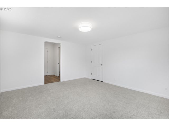 929 DARLENE Ave, Springfield, OR 97477