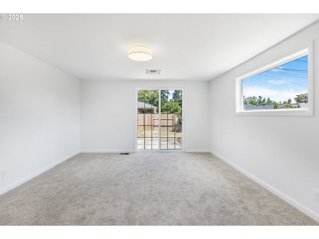929 DARLENE Ave, Springfield, OR 97477