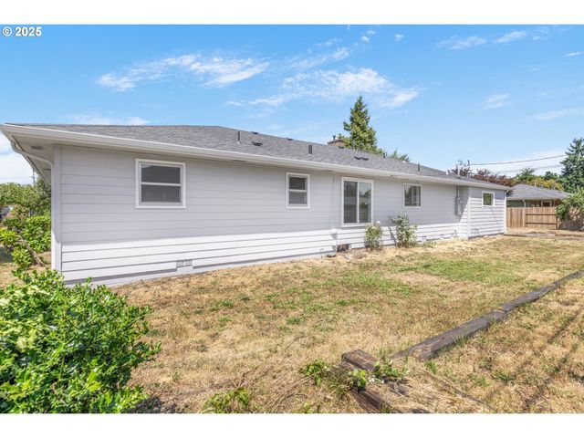 929 DARLENE Ave, Springfield, OR 97477
