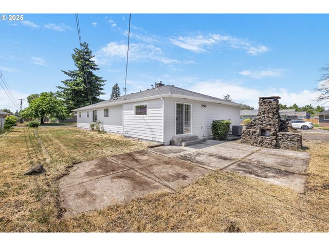 929 DARLENE Ave, Springfield, OR 97477