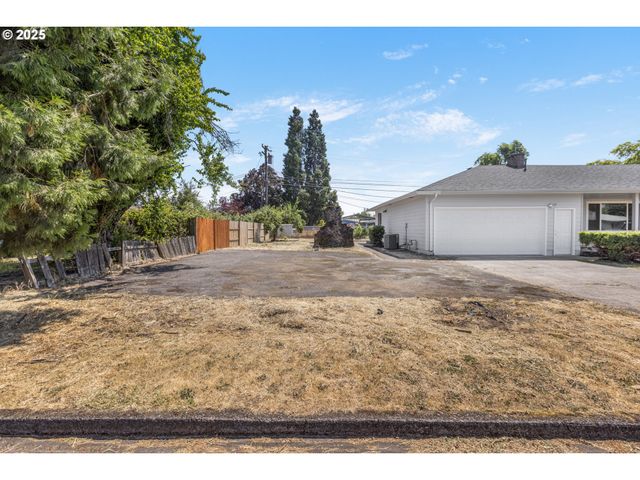 929 DARLENE Ave, Springfield, OR 97477