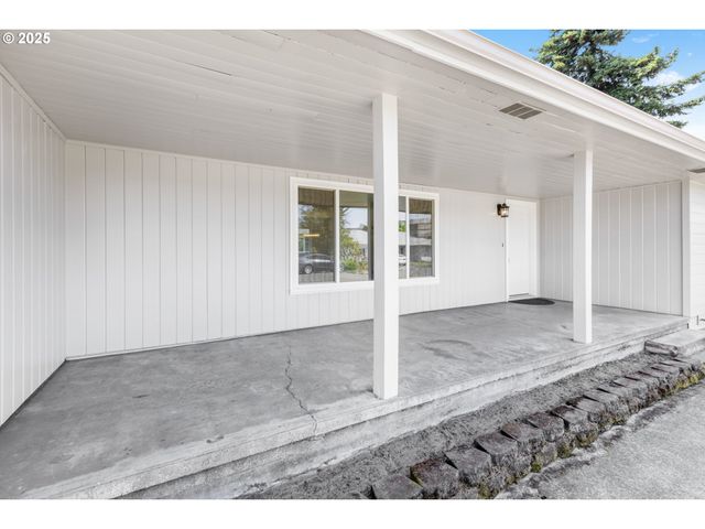 929 DARLENE Ave, Springfield, OR 97477