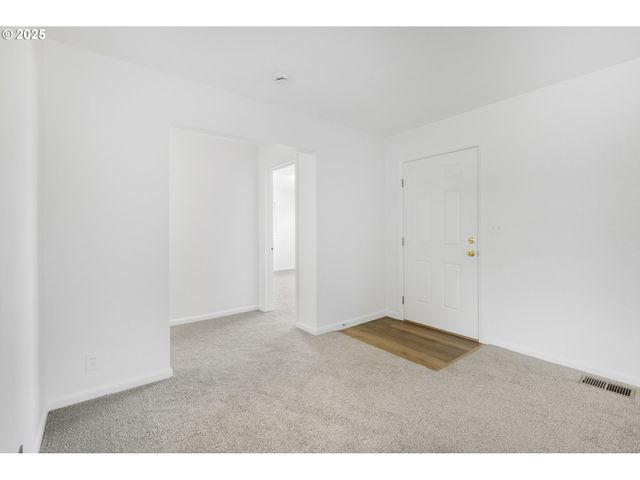 929 DARLENE Ave, Springfield, OR 97477
