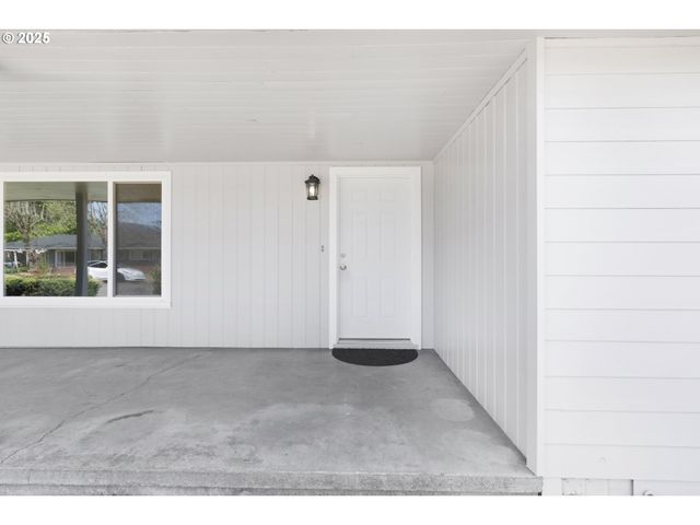 929 DARLENE Ave, Springfield, OR 97477