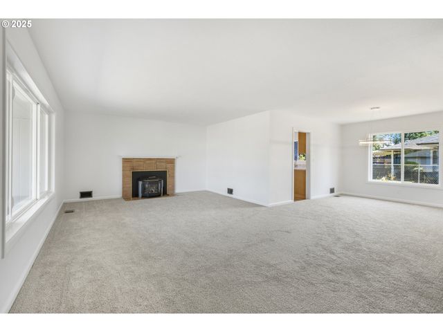 929 DARLENE Ave, Springfield, OR 97477