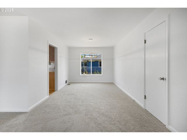 929 DARLENE Ave, Springfield, OR 97477