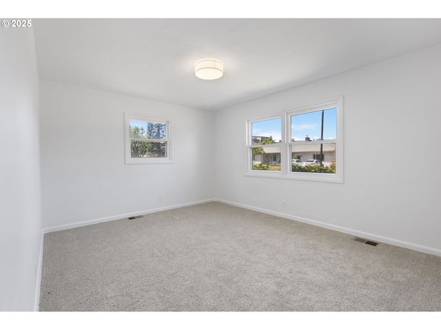 929 DARLENE Ave, Springfield, OR 97477
