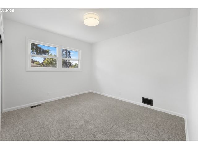 929 DARLENE Ave, Springfield, OR 97477