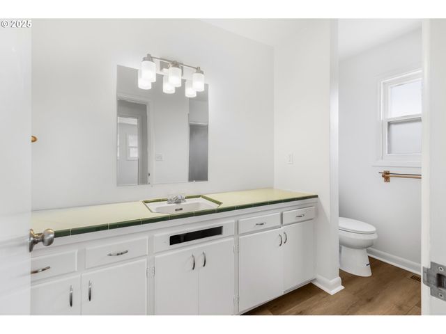 929 DARLENE Ave, Springfield, OR 97477