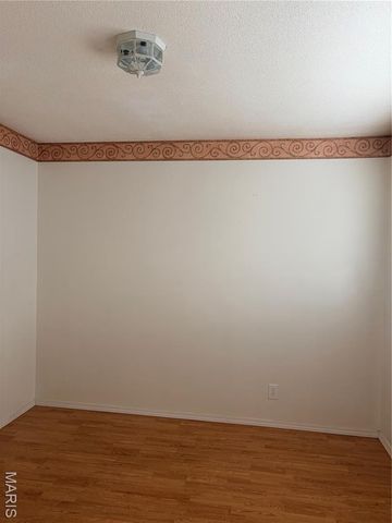 5172 Trailbend Drive, Florissant, MO 63033