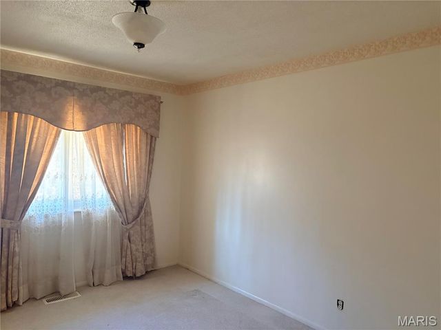 5172 Trailbend Drive, Florissant, MO 63033