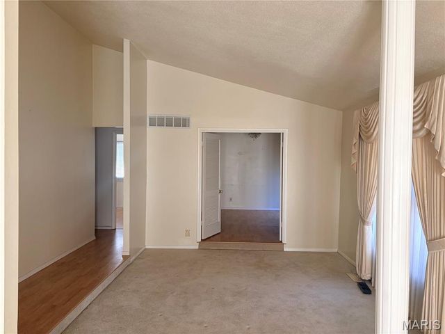 5172 Trailbend Drive, Florissant, MO 63033