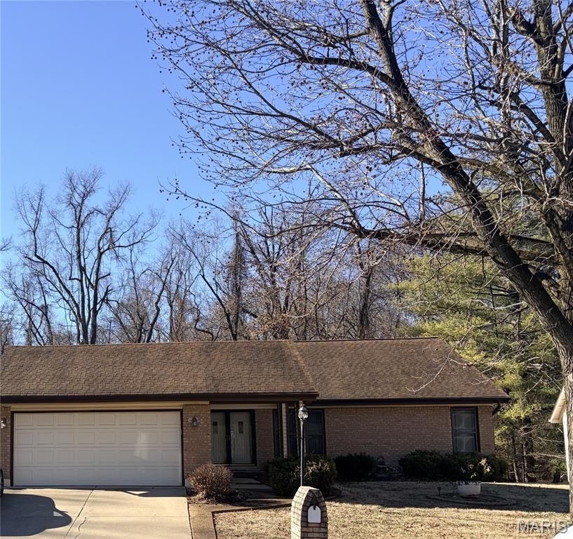 5172 Trailbend Drive, Florissant, MO 63033