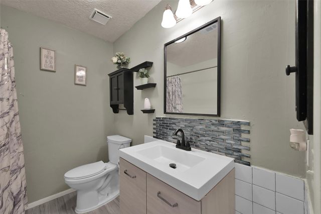 2819 Lexington Woods Drive, Spring, TX 77373