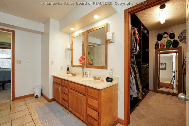 6 Hillcrest Drive E, Charleston, WV 25311