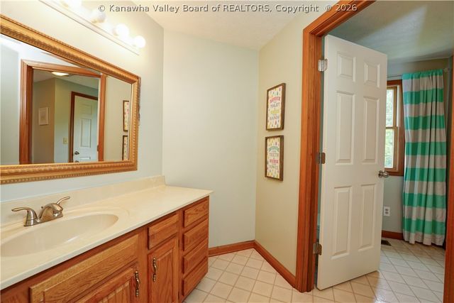 6 Hillcrest Drive E, Charleston, WV 25311