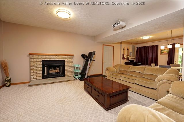 6 Hillcrest Drive E, Charleston, WV 25311