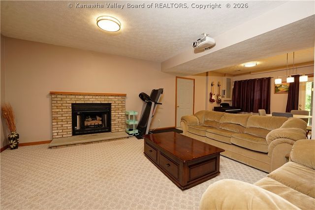 6 Hillcrest Drive E, Charleston, WV 25311