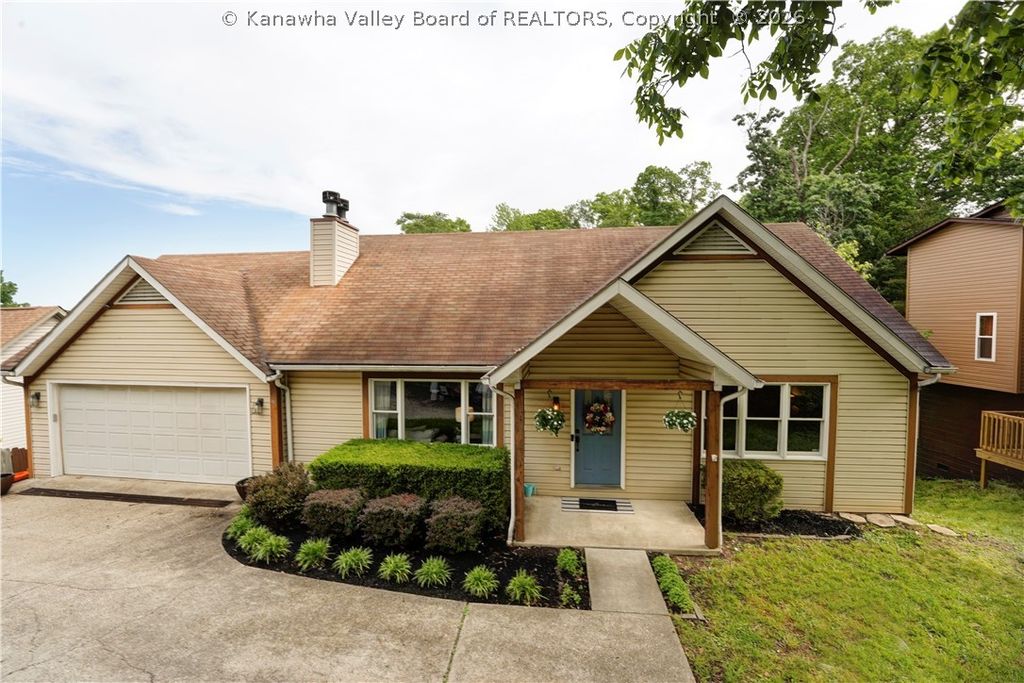 6 Hillcrest Drive E, Charleston, WV 25311