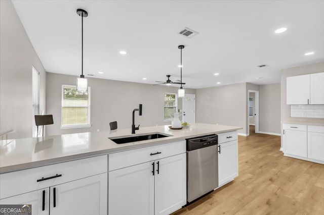 22 W 61st Street, Savannah, GA 31405