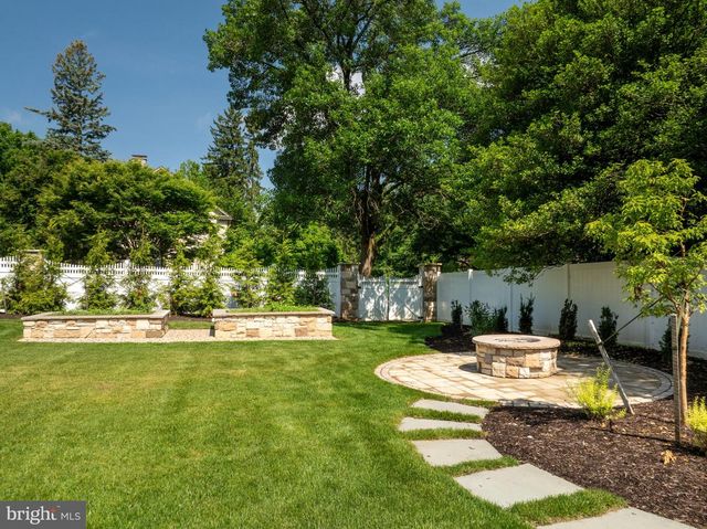 619 MCKEE ST, State College, PA 16803